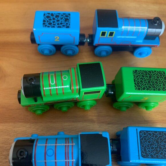 Set of 8 wooden Thomas the Tank Engine trains - Picture 9 of 9